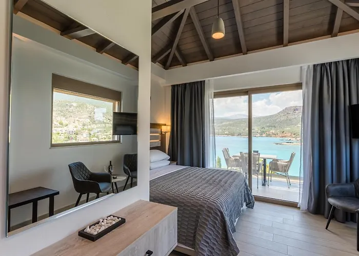 Lighthouse * Stoúpa