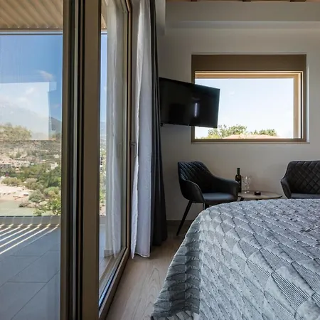 Lighthouse * Stoúpa