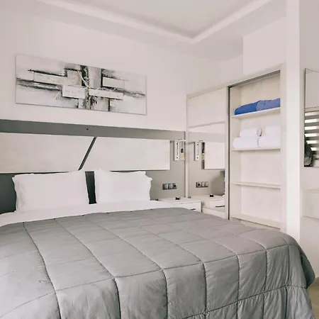 Lighthouse Apartment Stoupa